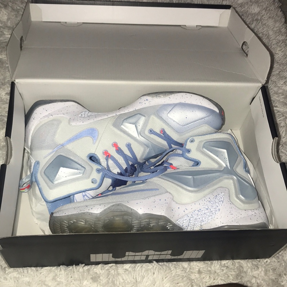 Lebron 13 Xmas limited edition